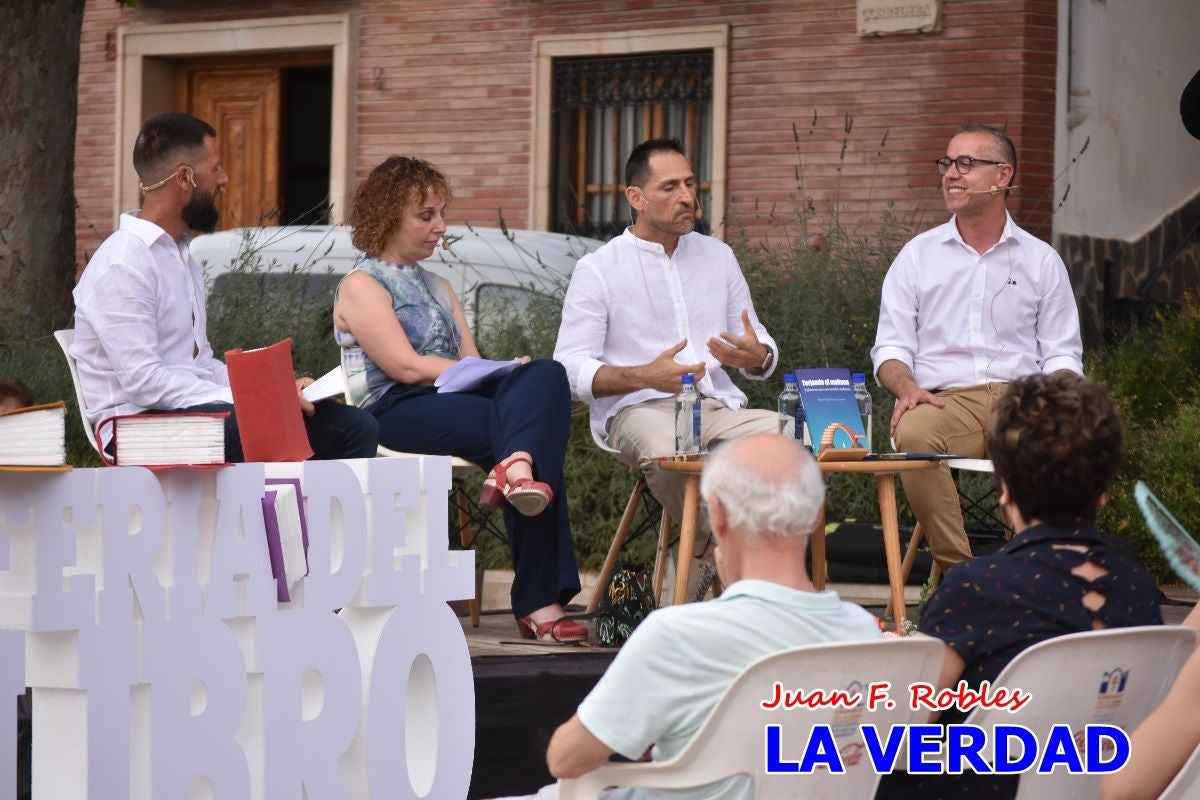 Imágenes de la presentación de «Forjando el mañana» en la Feria del Libro de Caravaca