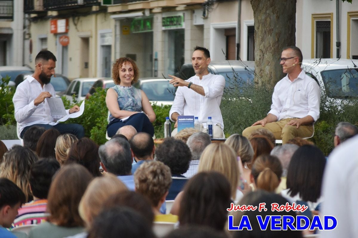 Imágenes de la presentación de «Forjando el mañana» en la Feria del Libro de Caravaca