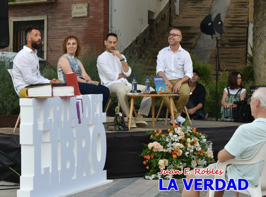 Imágenes de la presentación de «Forjando el mañana» en la Feria del Libro de Caravaca