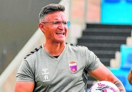 Dani Ponz, en un entrenamiento de la pasada temporada con el CD Eldense.
