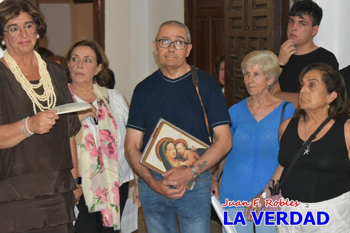 Imágenes de la inauguración de la Exposición Fotográfica de Cáritas en la vicaría Caravaca-Mula