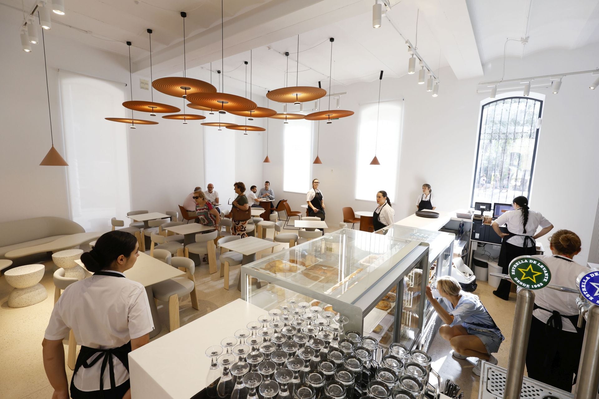 La nueva cafetería de la Cárcel Vieja de Murcia, en imágenes