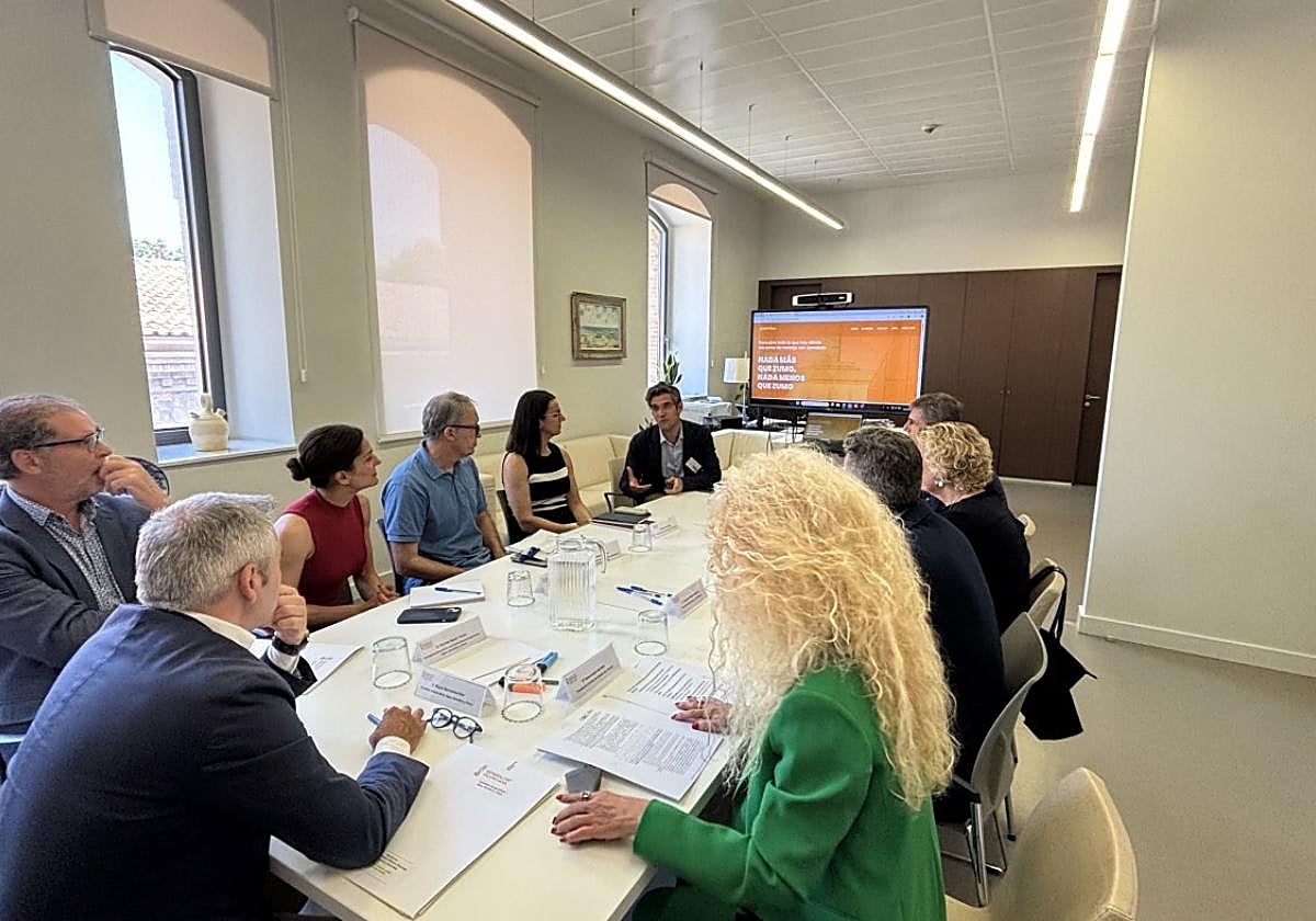 Presentación en Valencia del videojuego 'Zumotron', diseñado para promocionar el consumo de zumo.