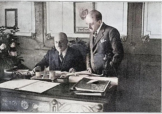 Juan Guerrero, ejerciendo como Secretario del Ayuntamiento de Murcia (año 1927).