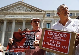 Activistas en favor de la ley de eutanasia, en el Congreso en 2019, antes de la aprobación de la ley.