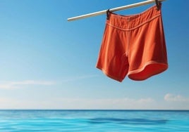La advertencia de un farmacéutico a aquellos que utilizan calzoncillos debajo del bañador: «Acumula más suciedad y bacterias«.