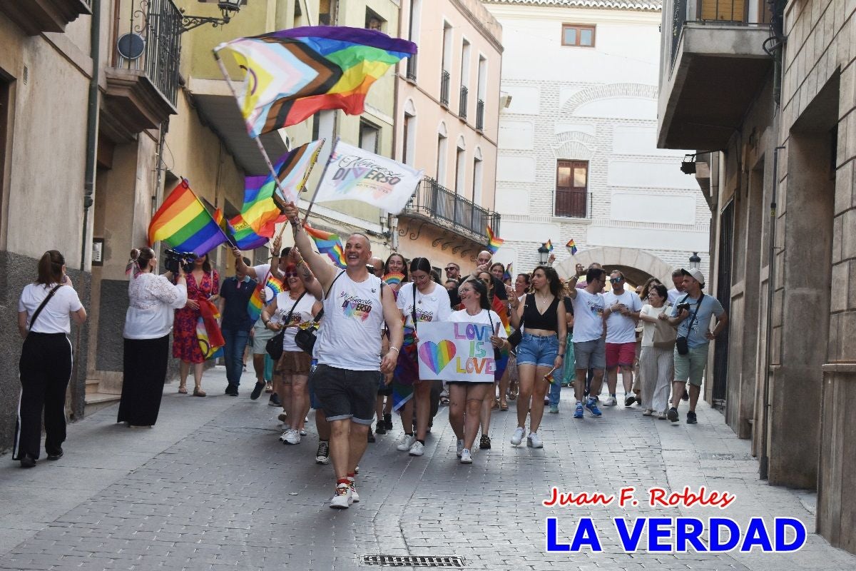 Imágenes de la concentración y lectura del manifiesto del Día del Orgullo LGTBI en Caravaca