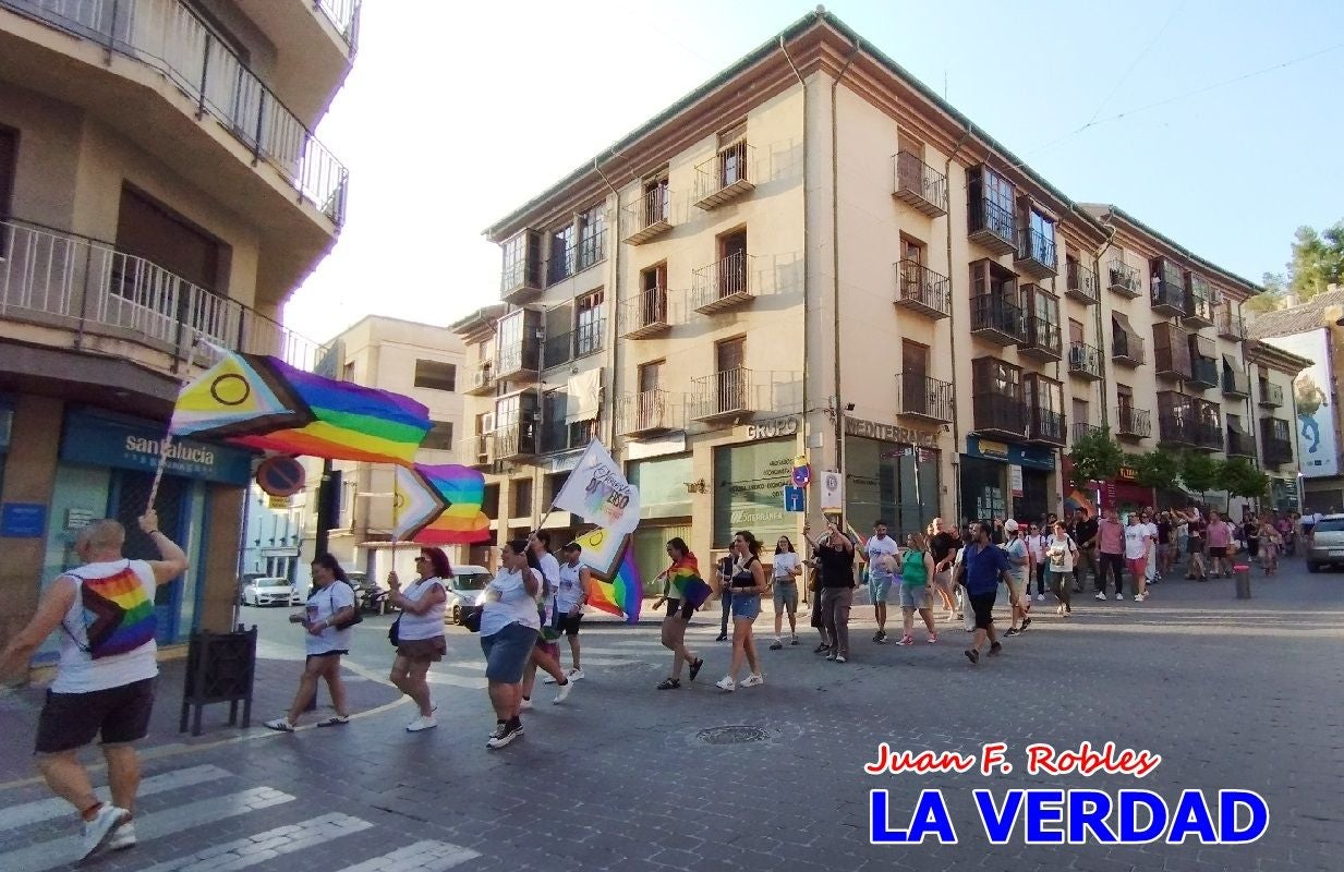 Imágenes de la concentración y lectura del manifiesto del Día del Orgullo LGTBI en Caravaca