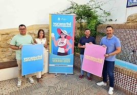 Los cuatro concejales en la plaza de los Armaos de la Vera Cruz donde se presentó de la programación de verano.