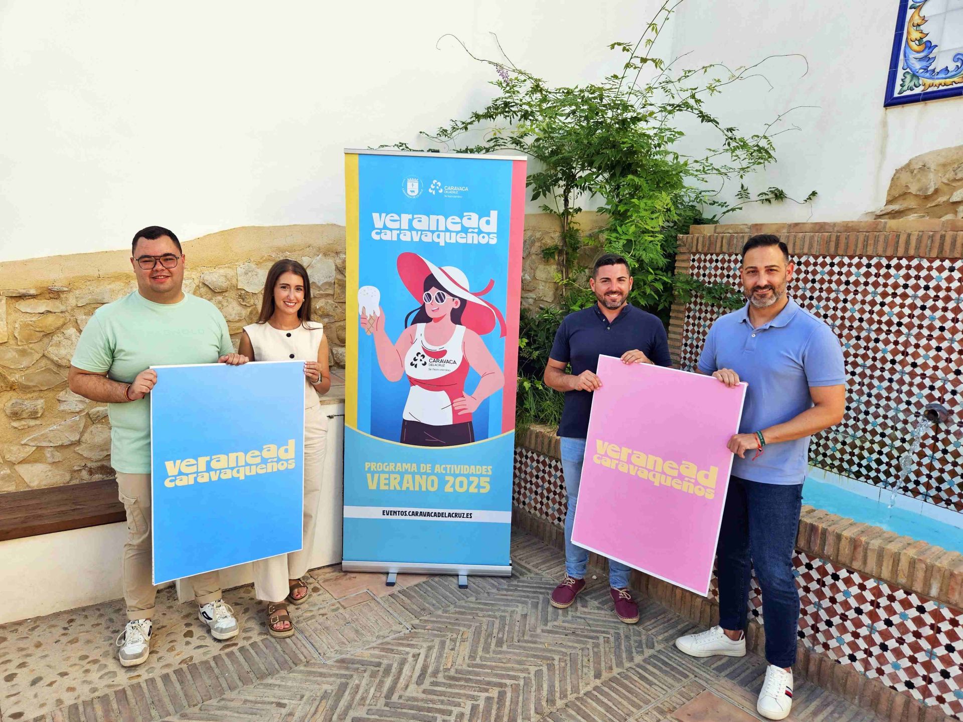 Los cuatro concejales en la plaza de los Armaos de la Vera Cruz donde se presentó de la programación de verano.