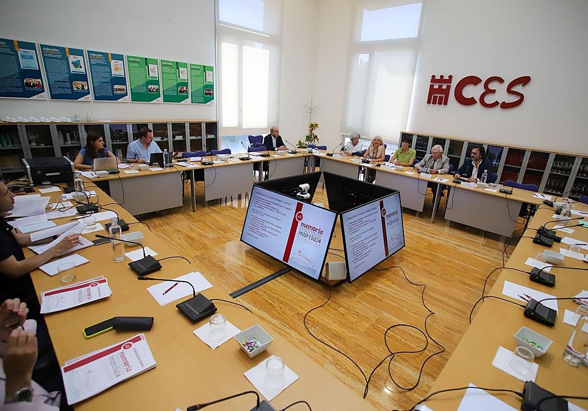 Un momento de la presentación del informe socioeconómico y laboral del CES, este viernes.