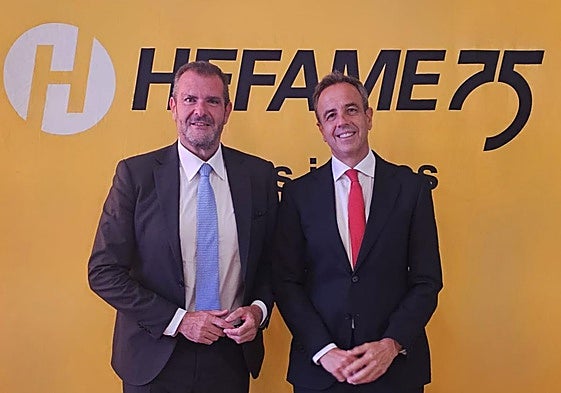 El presidente de Hefame, Enrique Ayuso, junto al director general, Javier López, en las Asambleas de socios de la cooperativa celebradas este jueves.