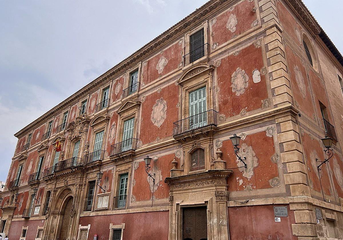 La fachada del Palacio Episcopal de Murcia.