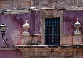 Un detalle de la fachada del Palacio Episcopal.