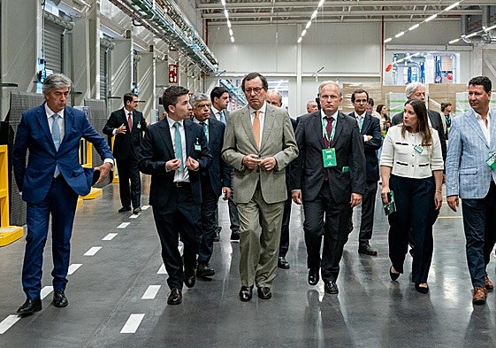 Visita al interior del bloque logístico de Almeirim.