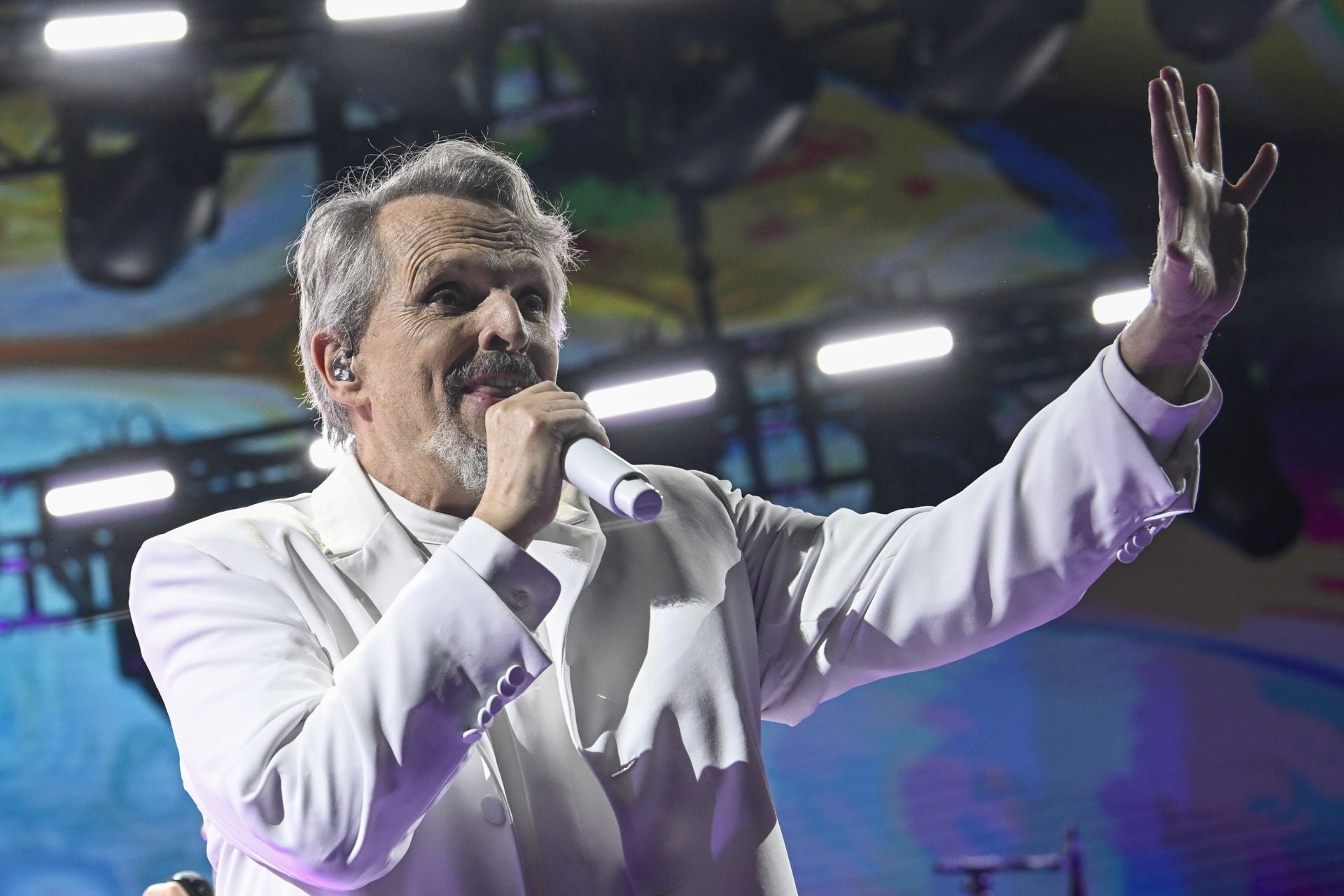 En imágenes, concierto de Miguel Bosé en la Plaza de Toros de Murcia