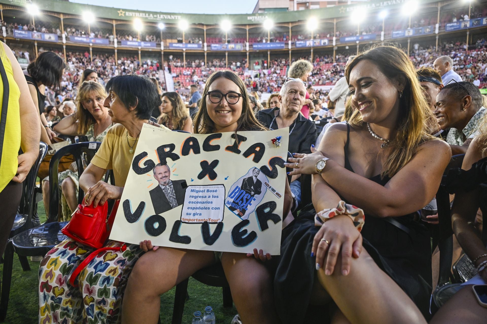 En imágenes, concierto de Miguel Bosé en la Plaza de Toros de Murcia