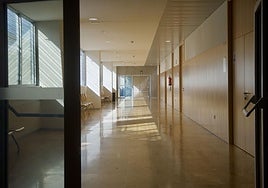 Pasillos vacíos de la Ciudad de la Justicia de Murcia, durante una huelga.