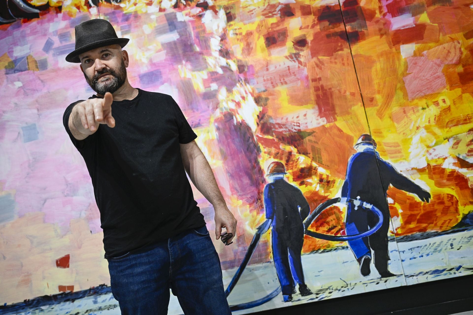 En imágenes, Manuel Pérez expone &#039;Llueve fuego&#039; en el Centro Párraga