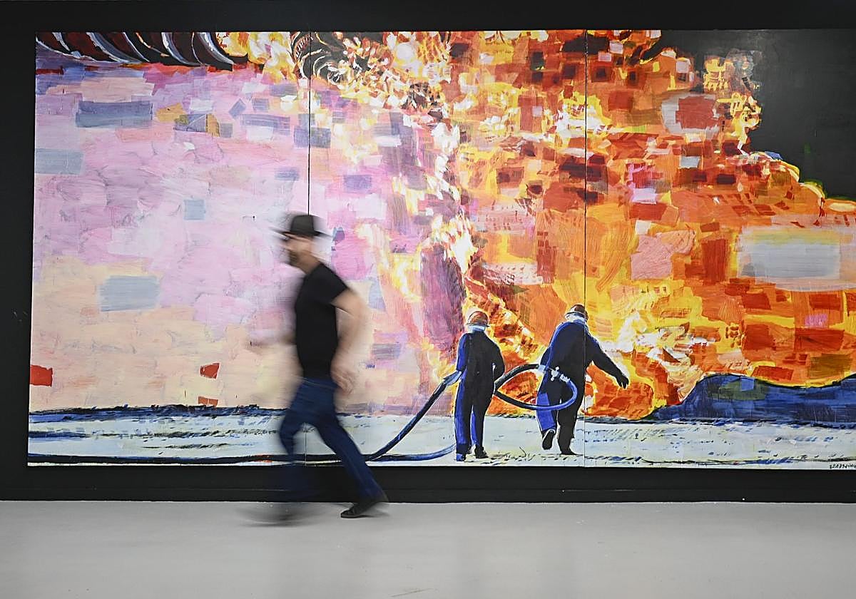 En imágenes, Manuel Pérez expone &#039;Llueve fuego&#039; en el Centro Párraga