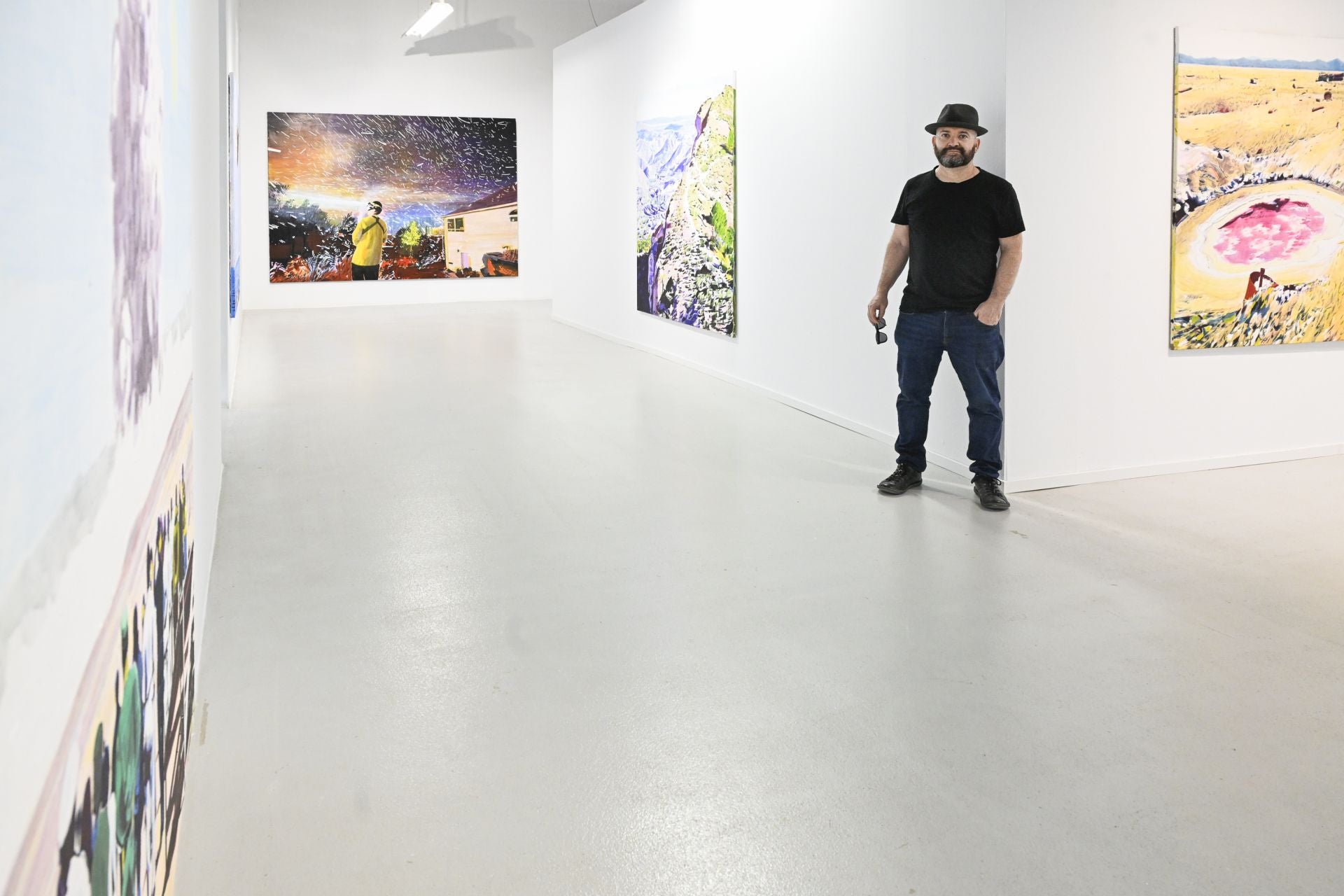 En imágenes, Manuel Pérez expone &#039;Llueve fuego&#039; en el Centro Párraga