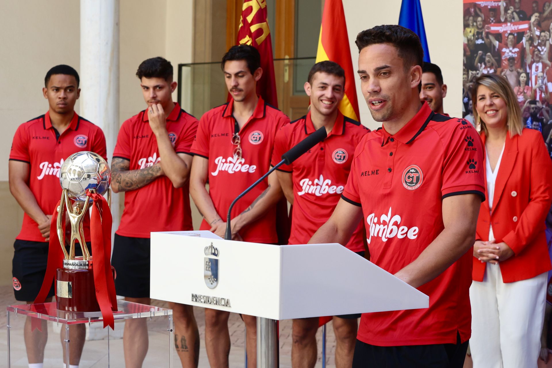 López Miras recibe al Jimbee por su título de liga