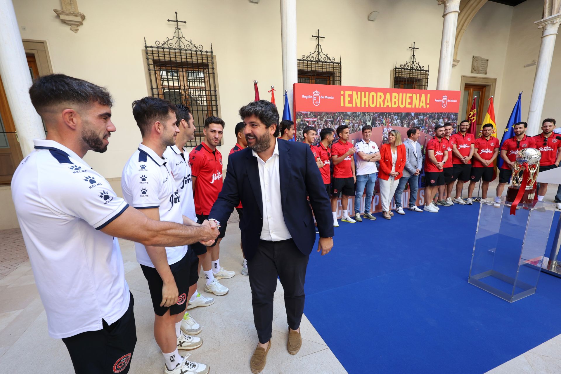 López Miras recibe al Jimbee por su título de liga