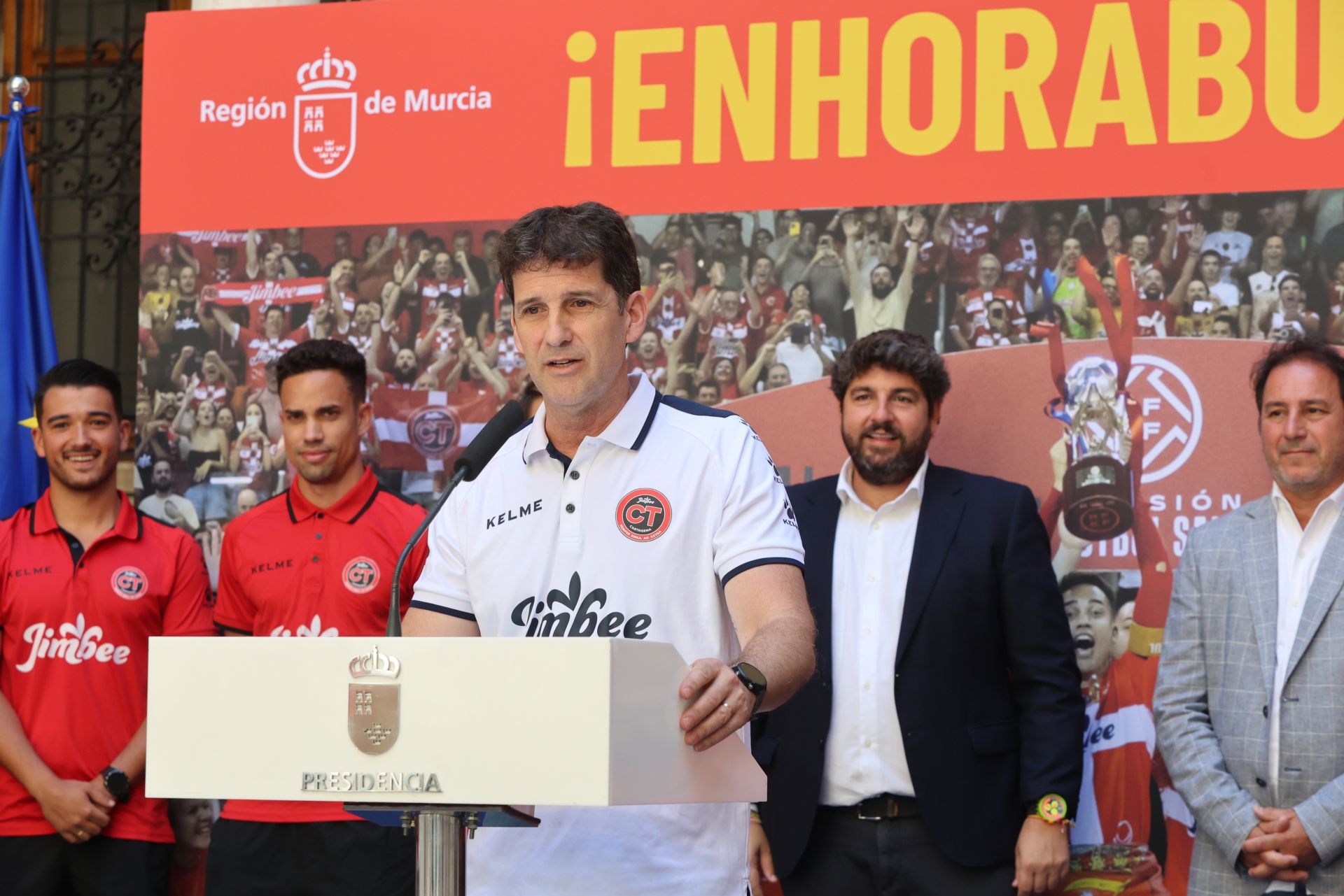 López Miras recibe al Jimbee por su título de liga