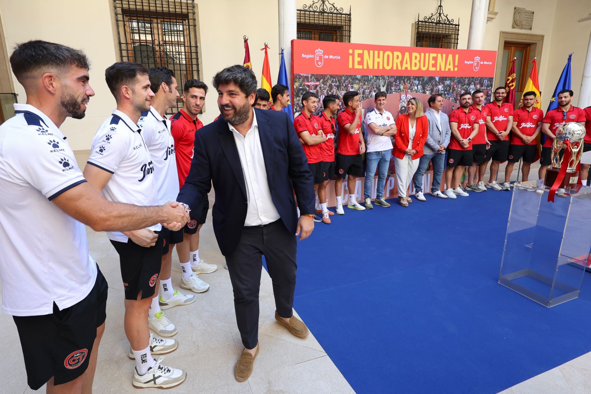 López Miras recibe al Jimbee por su título de liga