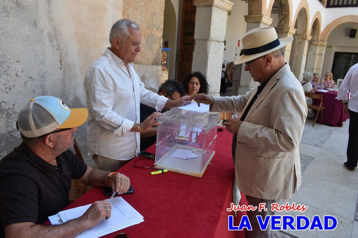 Imágenes de la elección de Jesús López Baquero como hermano mayor de la Vera Cruz de Caravaca