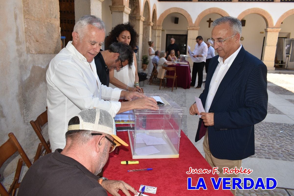 Imágenes de la elección de Jesús López Baquero como hermano mayor de la Vera Cruz de Caravaca