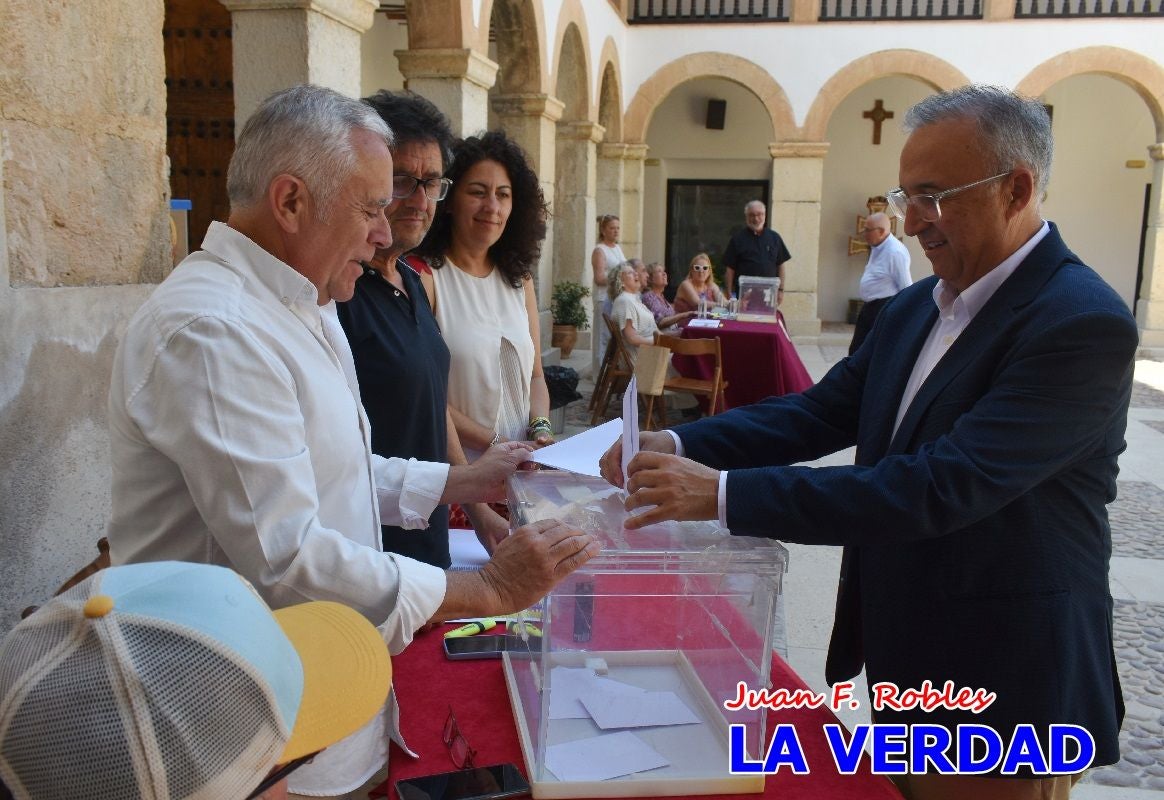 Imágenes de la elección de Jesús López Baquero como hermano mayor de la Vera Cruz de Caravaca