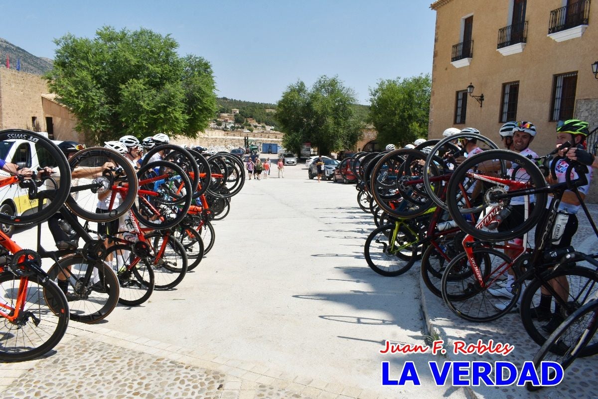 Imágenes de la llegada de José María López a Caravaca para culminar su reto a beneficio de la FELL