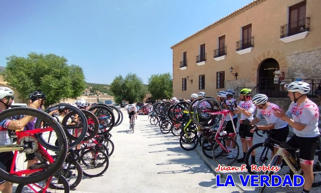 Imágenes de la llegada de José María López a Caravaca para culminar su reto a beneficio de la FELL