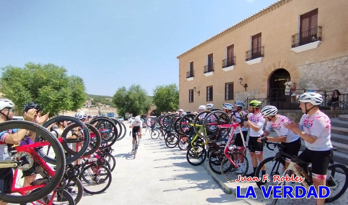 Imágenes de la llegada de José María López a Caravaca para culminar su reto a beneficio de la FELL