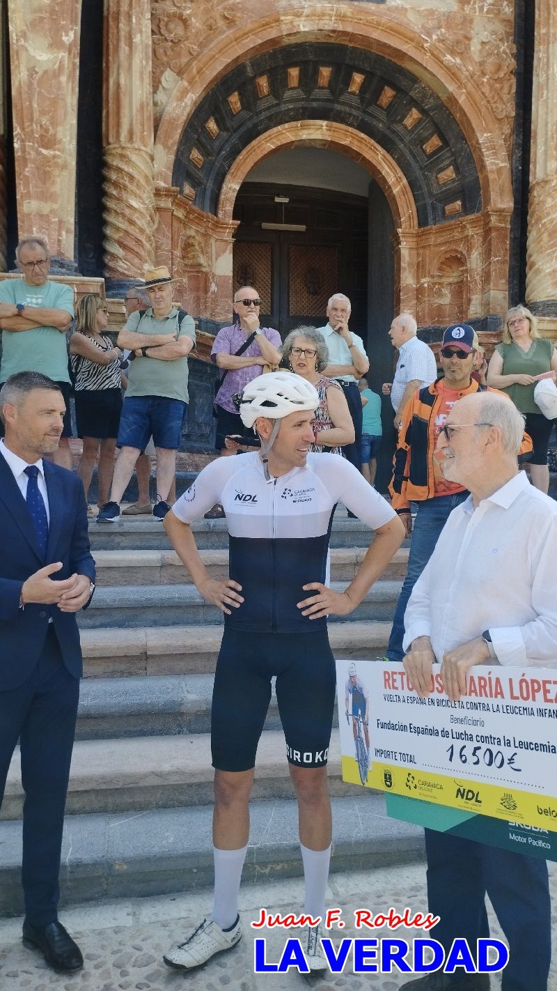 Imágenes de la llegada de José María López a Caravaca para culminar su reto a beneficio de la FELL