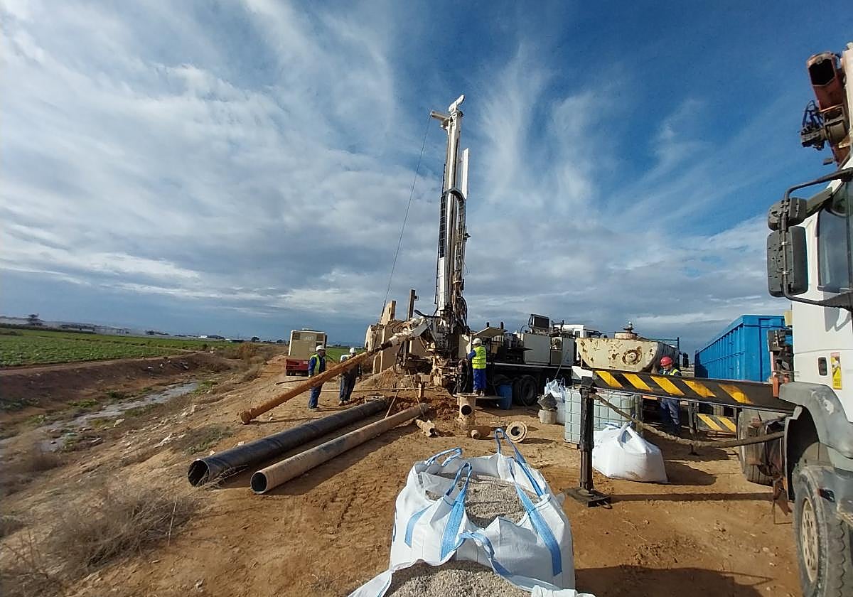 Sondeo de investigación realizado por el Ministerio para analizar el acuífero del Campo de Cartagena.