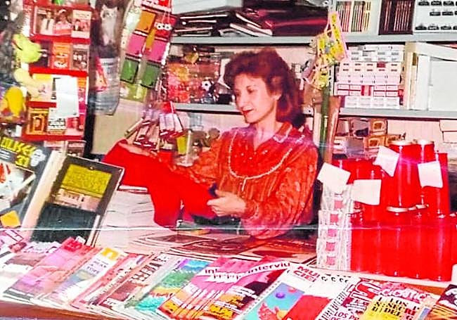 María Elvira, hace décadas, en su antiguo establecimiento.