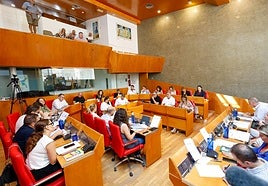 La corporación municipal durante la celebración del Pleno.