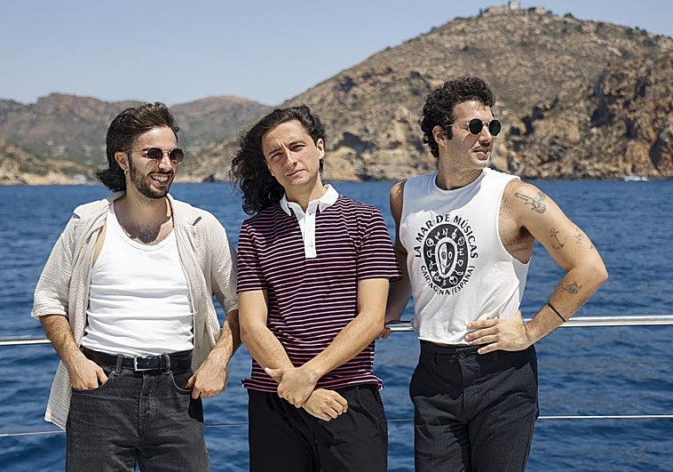 Dani Sánchez, Antonio García y José Ángel Mercader posan para LA VERDAD este martes en Cartagena.