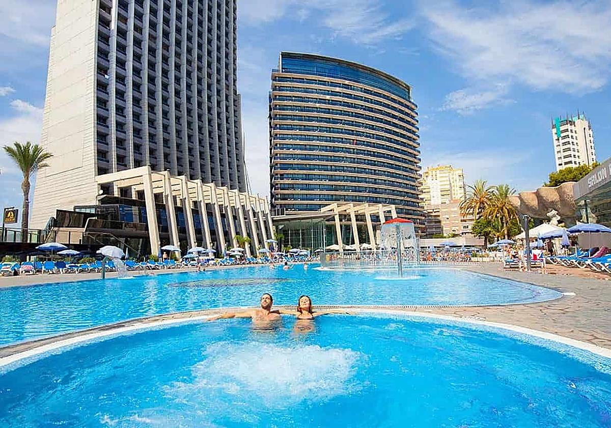 Imagen principal - El hotel más alto de Europa está cerca de la Región de Murcia: sube al mirador sin estar alojado