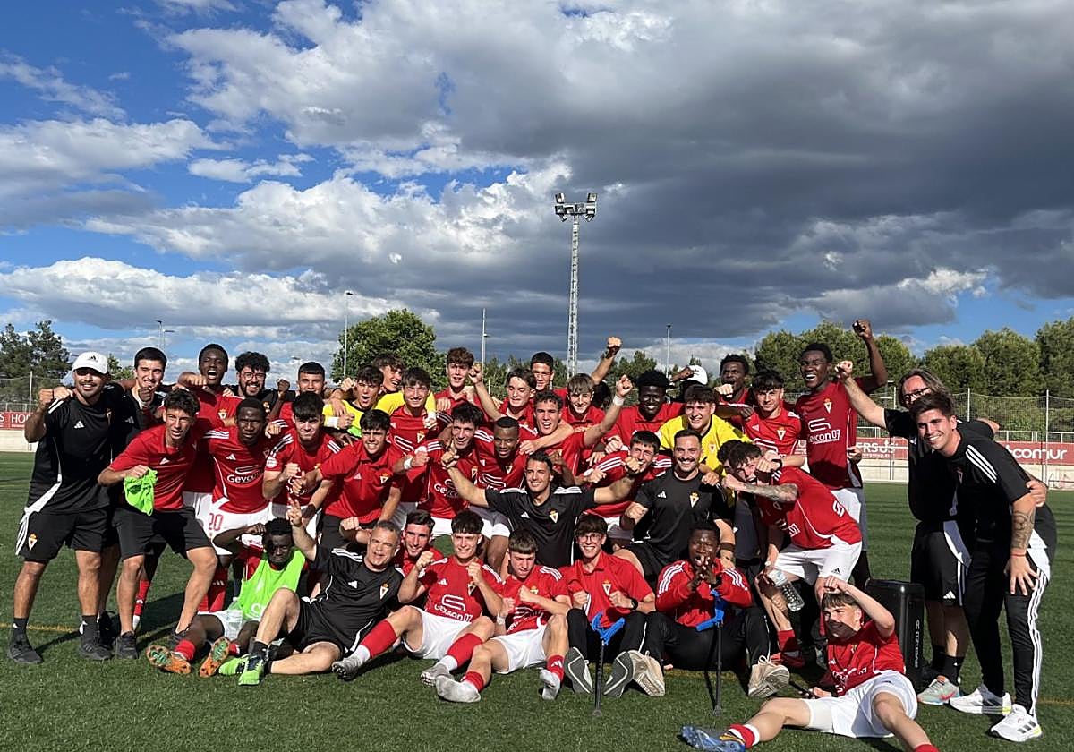 El Promises celebra su permanencia en División de Honor.