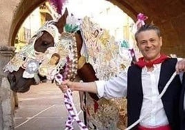 Jesús Torres Galiano con el caballo de la peña Espartaco