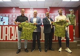 Presentación de la tercera equipación del Real Murcia, en el Enrique Roca.