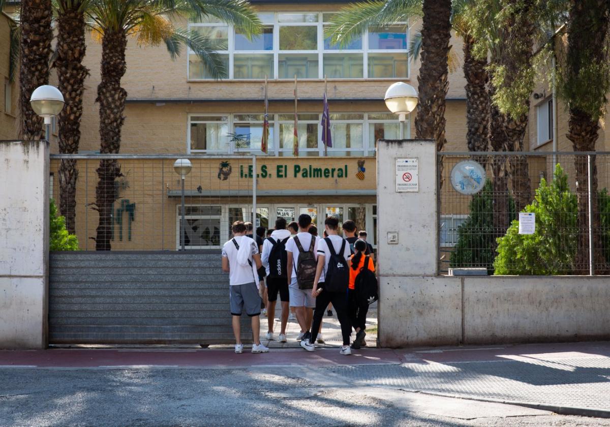 Entrada al edificio del antiguo IES El Palmeral, que el próximo curso será centro integrado de FP.