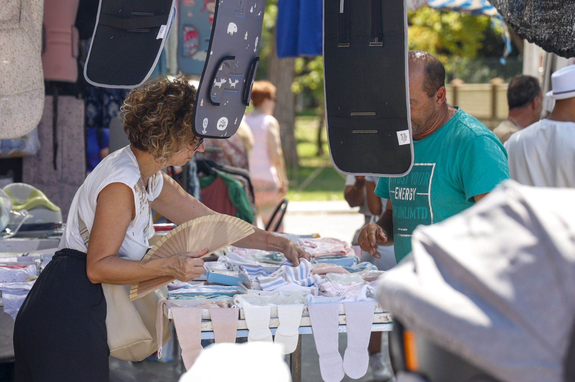 Calor en el mercado del Cénit de Cartagena, en imágenes