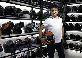 Nazario Ibáñez Ortín, en la tienda de NZI en Yecla.