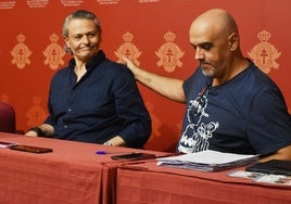 Jesús Torres recibe la felicitación de Franciso Hernández