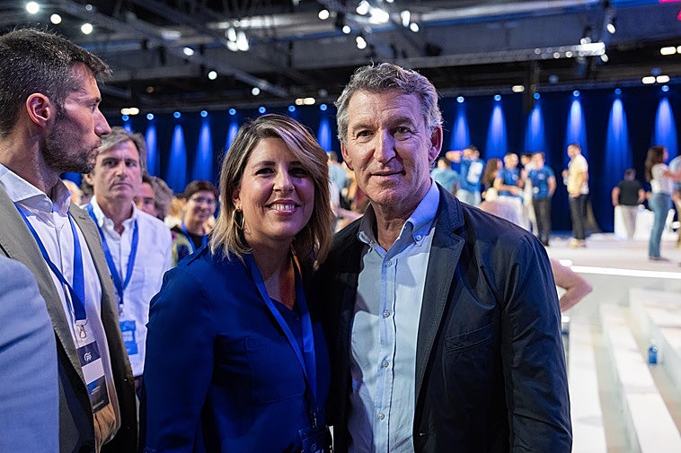 Alberto Núñez Feijóo, este domingo con Noelia Arroyo, al terminar el Congreso Nacional del PP.