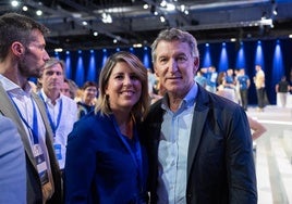 Alberto Núñez Feijóo, este domingo con Noelia Arroyo, al terminar el Congreso Nacional del PP.